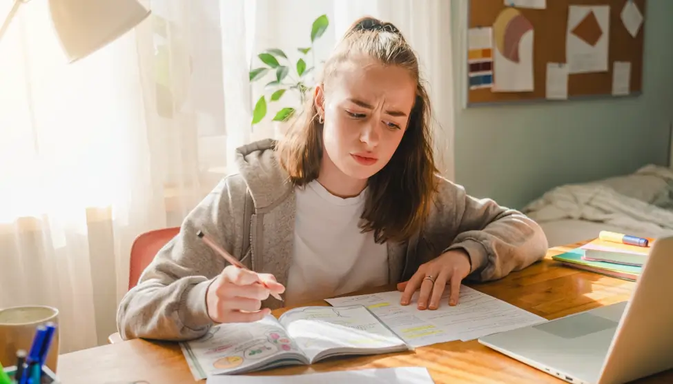Estudiante de Bachillerato con dificultades en asignaturas difíciles